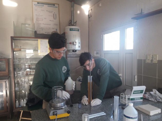 Equipamiento de laboratorios escolares