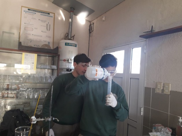 Equipamiento de laboratorios escolares
